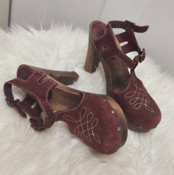 Micheal Kors Burgundy Wooden Block Heels Strappy Velvety Sandals. Size 7M🌴✌️ - Picture 7 of 9
